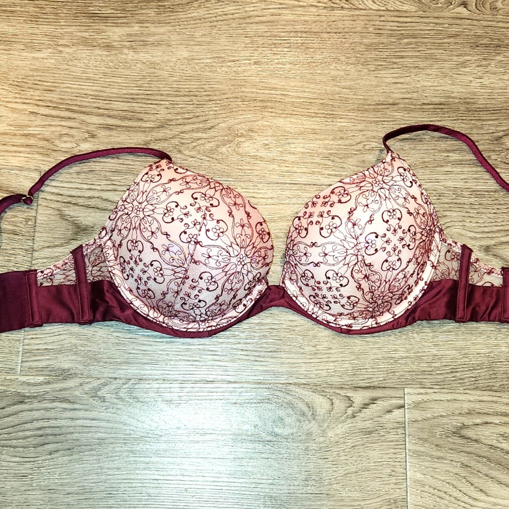 Victoria's Secret Very Sexy Push-Up Padded Bra 34C Burgundy Lace